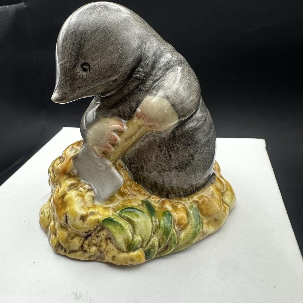 1982 Vtg BEATRIX POTTER'S "Diggory Diggory Delvet" Beswick Porcelain Figurine